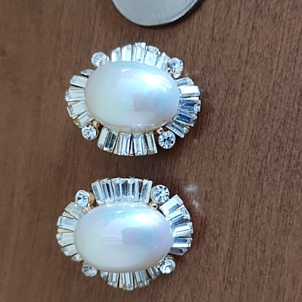 Vintage Oval Faux Pearl Baguette Rhinestone Cluster Clip On Statement Earrings - Picture 4 of 4